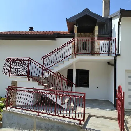 Ivana Tatil Evi Liyubuşka